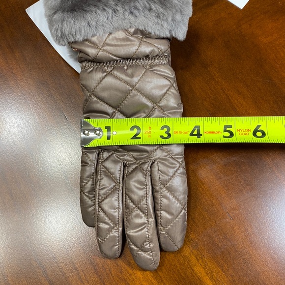 All Weather Touchscreen Compatible Quilted Gloves with Genuine Shearling Trim - Picture 16 of 17